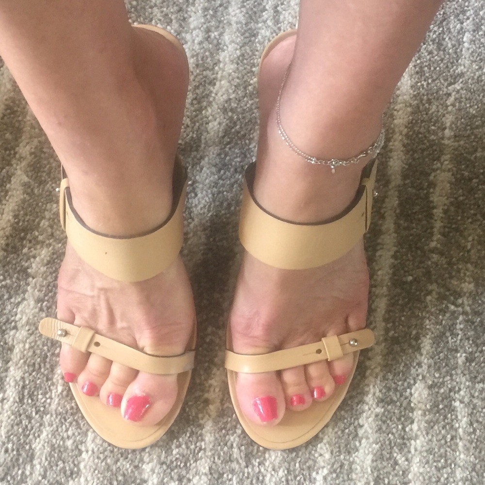 BCBG Max Azria Strappy Sandals Heels 9